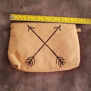 🍂THIRTY-ONE Arrow Zipper Pouch Makeup Bag NWT